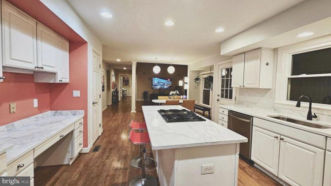 Interior, Kitchen, Pendant Lights, Recessed Lighting, Wood Texture Flooring