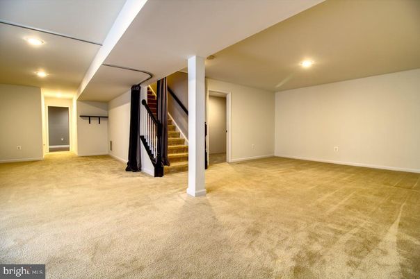 Empty room, Interior, Recessed Lighting