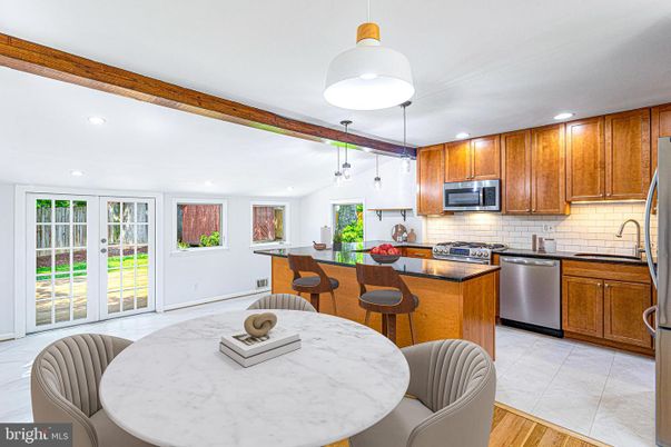 Dining room, Interior, Kitchen, Pendant Lights, Recessed Lighting, Stainless Steel Appliances