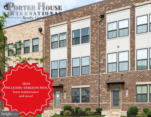 Exterior, Facade, Brick Facade, Rowhouse