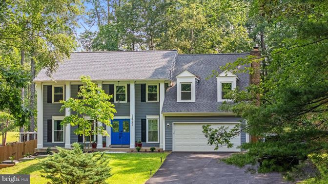 Attached, Exterior, Facade, Cape Cod