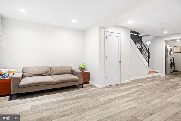 Interior, Recessed Lighting, Washer, Wood Texture Flooring