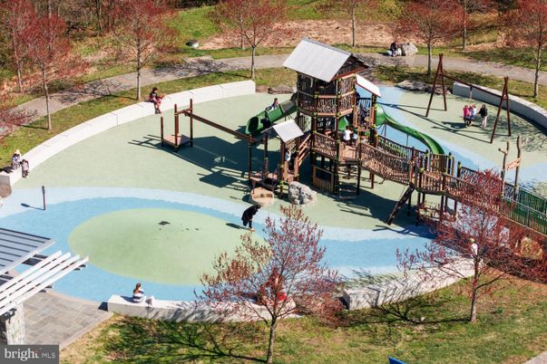 Exterior, Playground, Pool