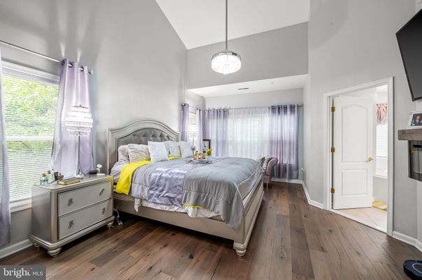 Bedroom, Interior, Pendant Lights, Wood Texture Flooring