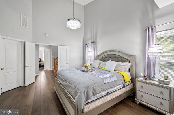 Bedroom, Interior, Pendant Lights, Wood Texture Flooring