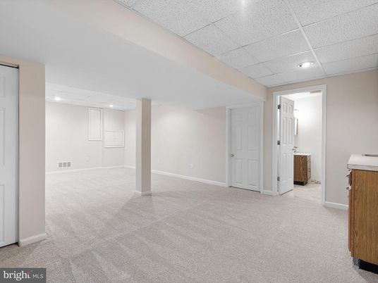 Empty room, Interior, Recessed Lighting