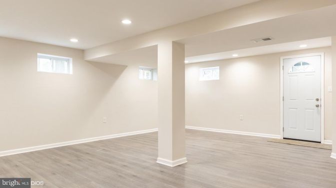Empty room, Interior, Recessed Lighting, Wood Texture Flooring
