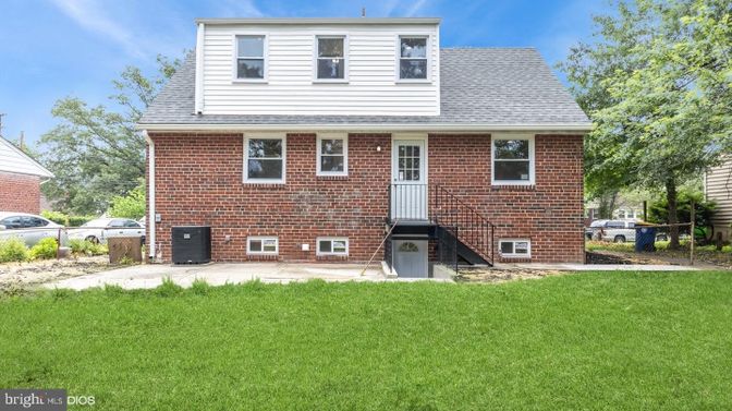 Exterior, Facade, Brick Facade, Cape Cod