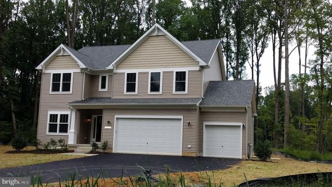 Attached, Exterior, Facade, Farmhouse