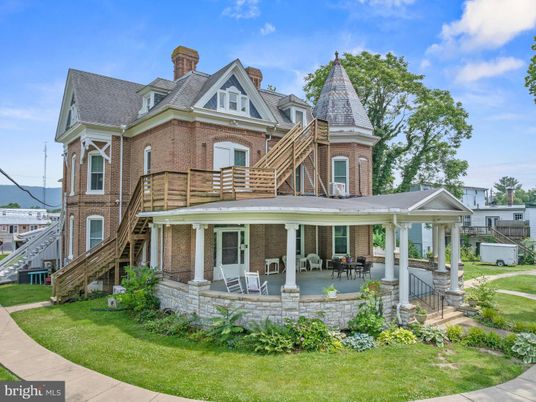 Exterior, Facade, Brick Facade, Queen Anne Victorian