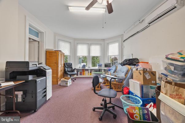 Home Office, Interior