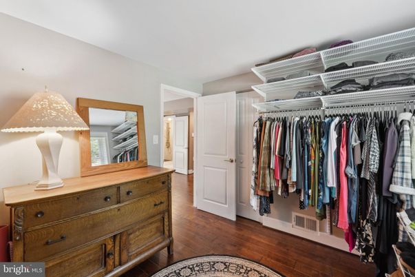 Interior, Walk-in Closets, Wood Texture Flooring