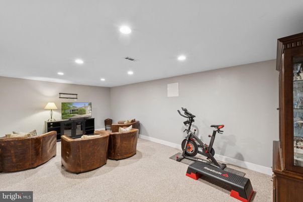Fitness Equipment, Interior, Living room, Recessed Lighting