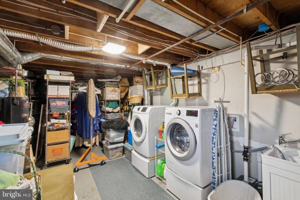 Interior, Washer, Wooden Beams