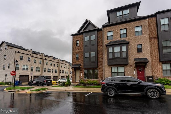 Exterior, Facade, Brick Facade, Rowhouse