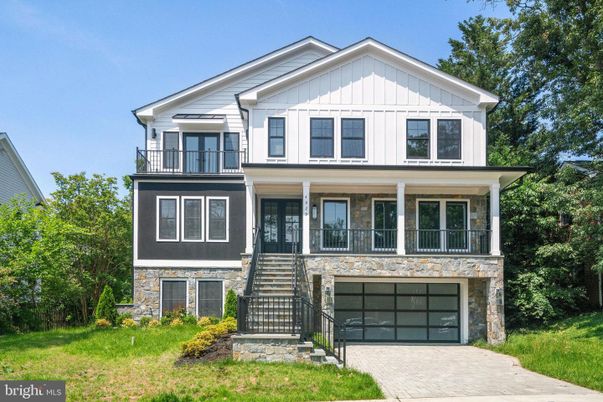 Attached, Exterior, Facade, Farmhouse