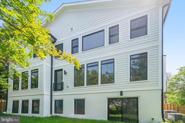 Exterior, Facade, Rowhouse