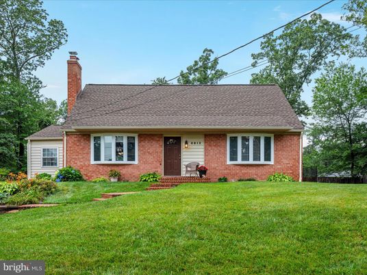 Exterior, Facade, Brick Facade, Cape Cod