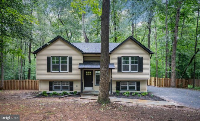 Exterior, Facade, Raised Ranch