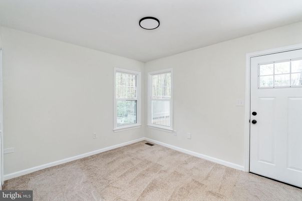 Empty room, Interior