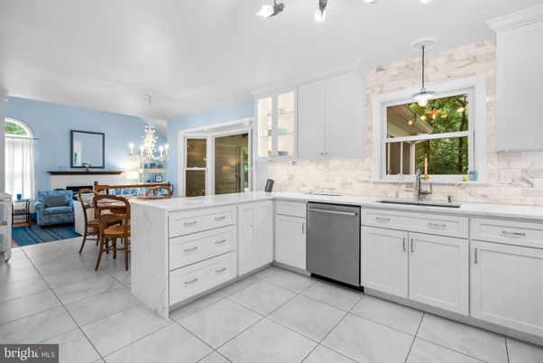 Chandelier, Dining room, Interior, Kitchen, Pendant Lights