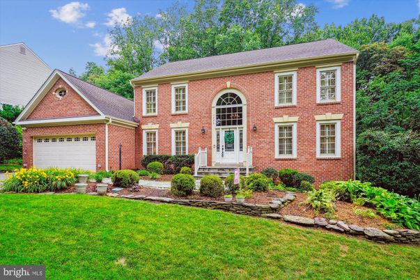 Attached, Exterior, Facade, Brick Facade, Georgian