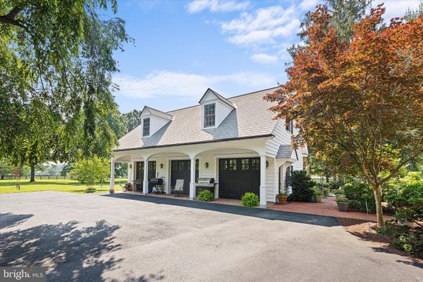 Attached, Exterior, Facade, Cape Cod
