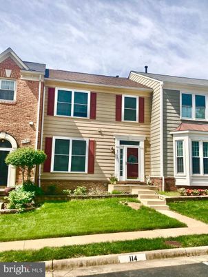 Exterior, Facade, Rowhouse