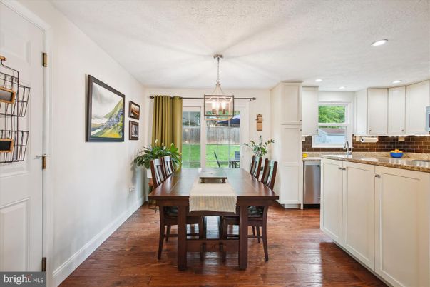 Dining room, Interior, Kitchen, Pendant Lights, Recessed Lighting, Wood Texture Flooring