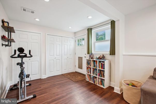 Fitness Equipment, Interior, Recessed Lighting, Wood Texture Flooring