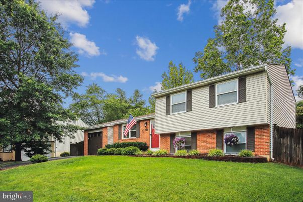Attached, Exterior, Facade, Brick Facade, Split Level