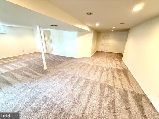 Empty room, Interior, Recessed Lighting