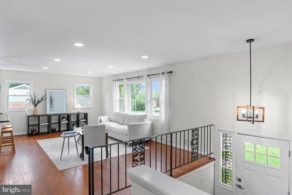Interior, Living room, Pendant Lights, Recessed Lighting, Wood Texture Flooring