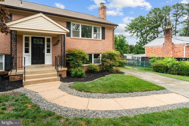 Exterior, Facade, Brick Facade, Split Level