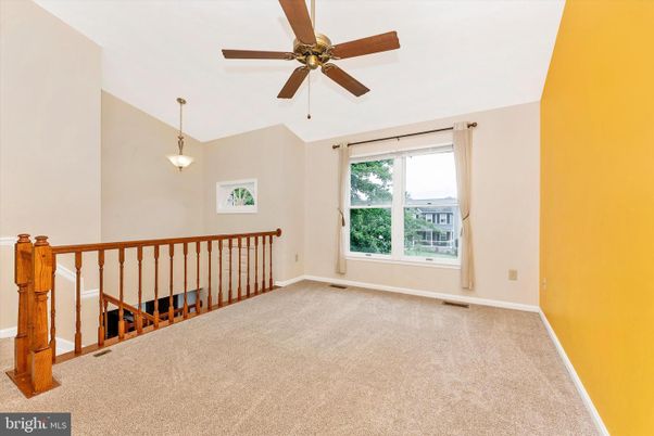 Empty room, Interior, Pendant Lights