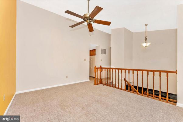 Empty room, Interior, Pendant Lights