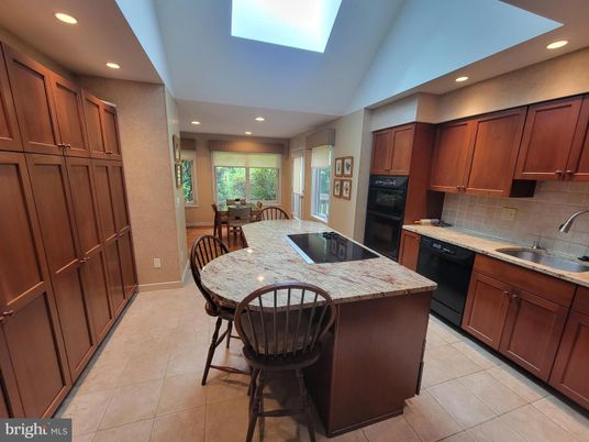 Dining room, Interior, Kitchen, Recessed Lighting