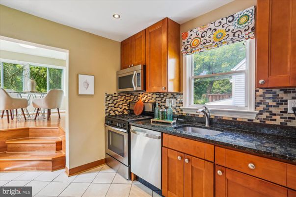Dining room, Interior, Kitchen, Recessed Lighting, Stainless Steel Appliances