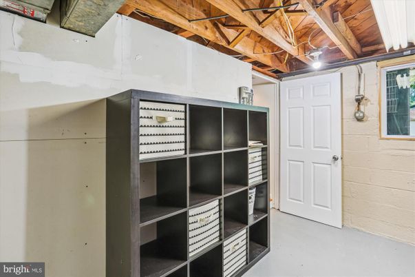 Empty room, Interior, Wooden Beams, Wooden Ceilings