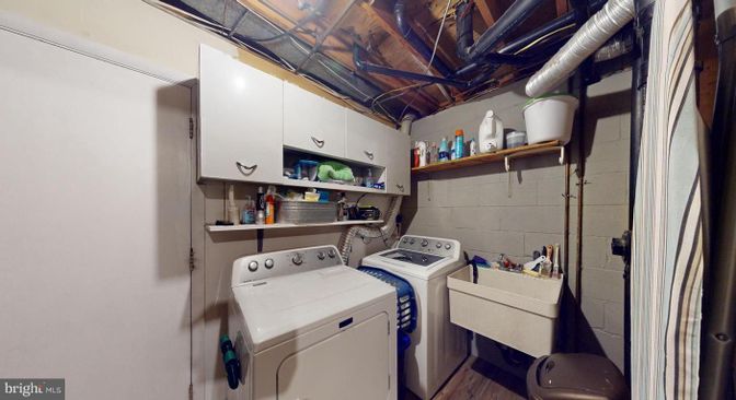 Interior, Washer, Wood Texture Flooring