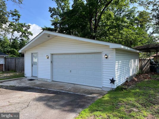 Detached Garage, Exterior