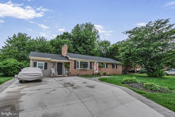 Backyard, Exterior, Facade, Brick Facade, Cape Cod