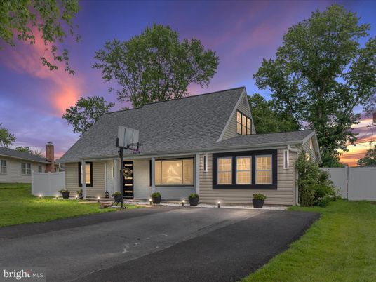 Exterior, Facade, Cape Cod
