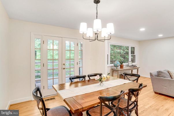 Chandelier, Dining room, Interior, Recessed Lighting, Wood Texture Flooring
