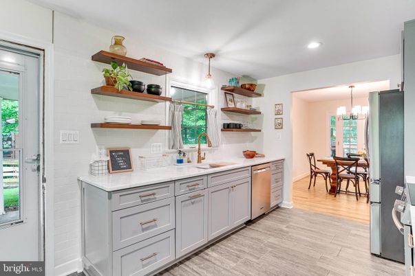 Chandelier, Dining room, Interior, Kitchen, Pendant Lights, Recessed Lighting, Wood Texture Flooring