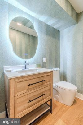 Bathroom, Interior, Recessed Lighting, Wood Texture Flooring