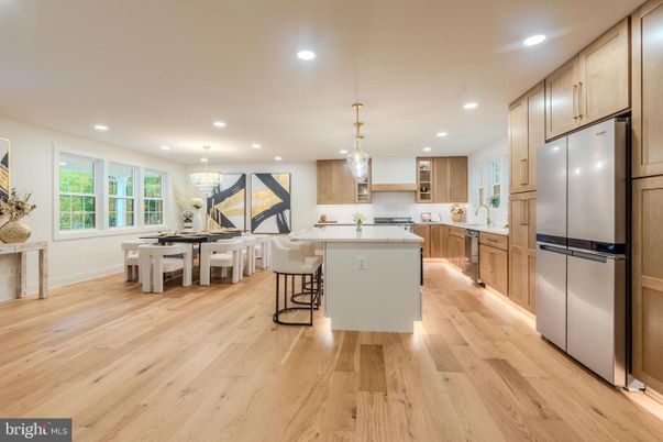 Chandelier, Dining room, Interior, Kitchen, Pendant Lights, Recessed Lighting, Wood Texture Flooring