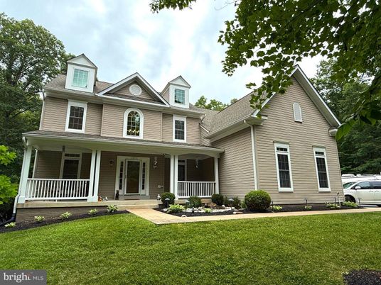Exterior, Facade, Farmhouse