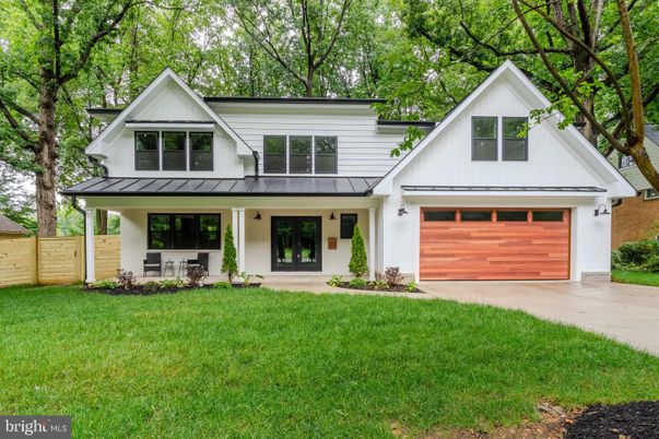 Attached, Exterior, Facade, Farmhouse