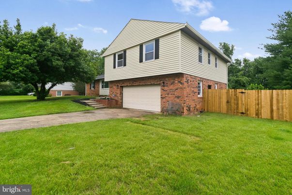 Attached, Exterior, Facade, Brick Facade, Raised Ranch
